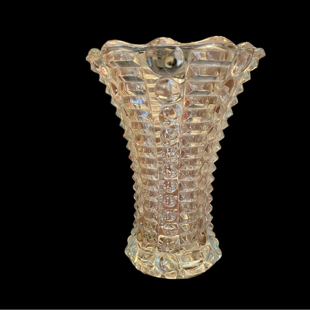 Vintage mid-century modern Design Indiana Glass Co vase in Mayflower pattern